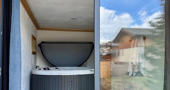 Hot tub in chalet Snow Paradise
