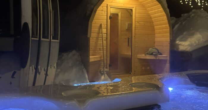 Sauna and hot tub