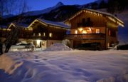 Chalet Snow Star by night