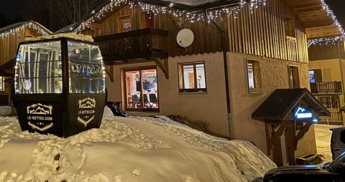 Chalet Snow Valley by night