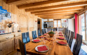 Dining table in chalet 3 Vallées