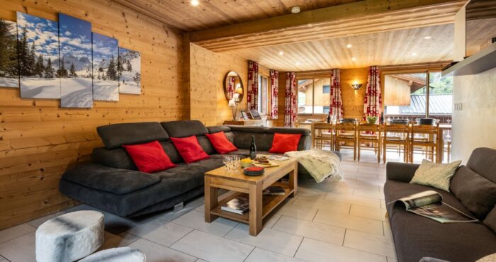 Lounge with sofas in chalet Snow Pearl