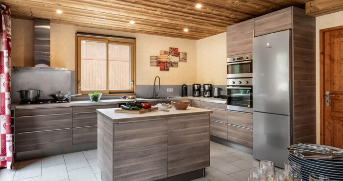 Modern kitchen in chalet Snow Pearl